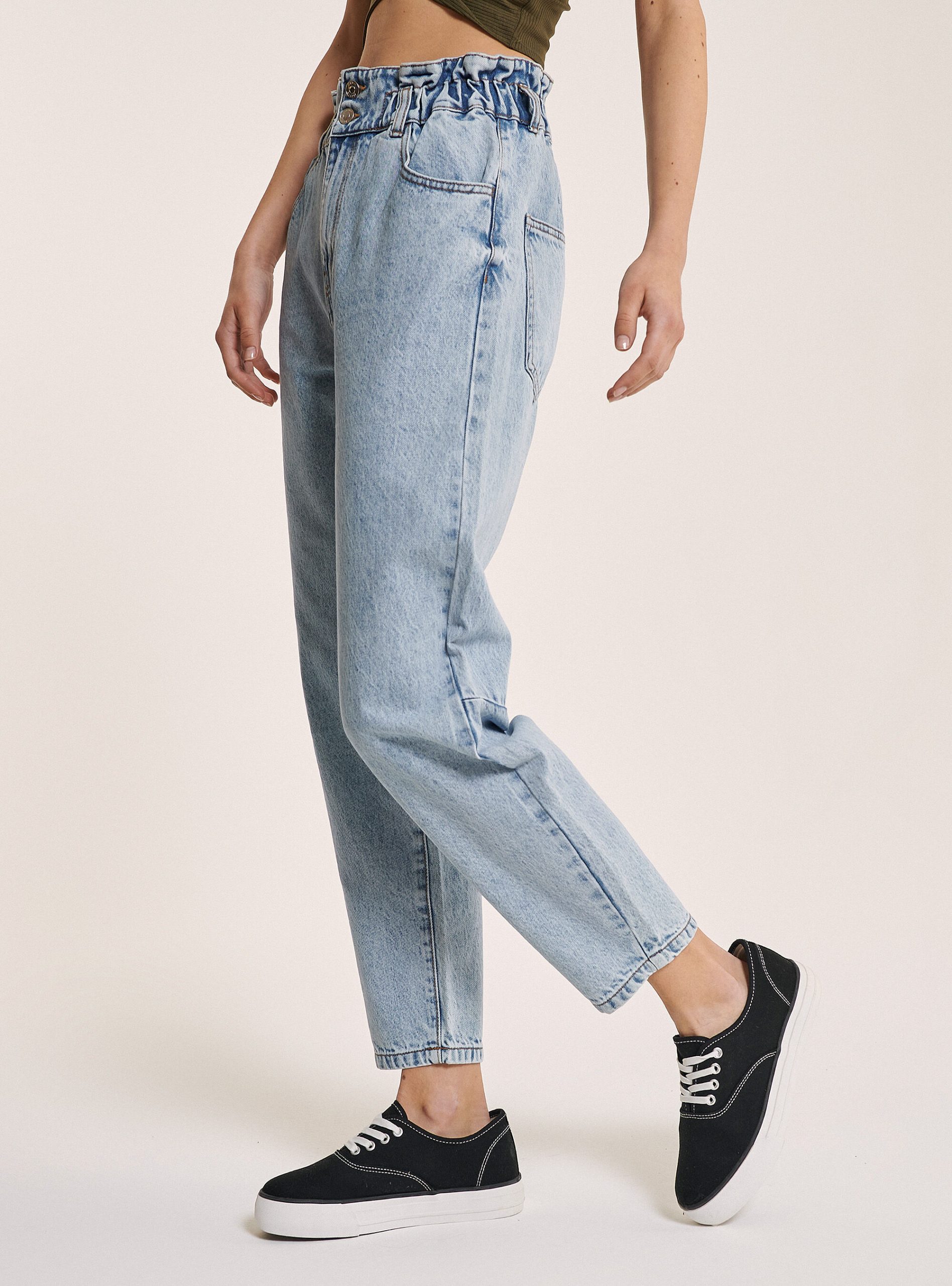 jeans-con-elastico-in-vita-641oia-1.jpg
