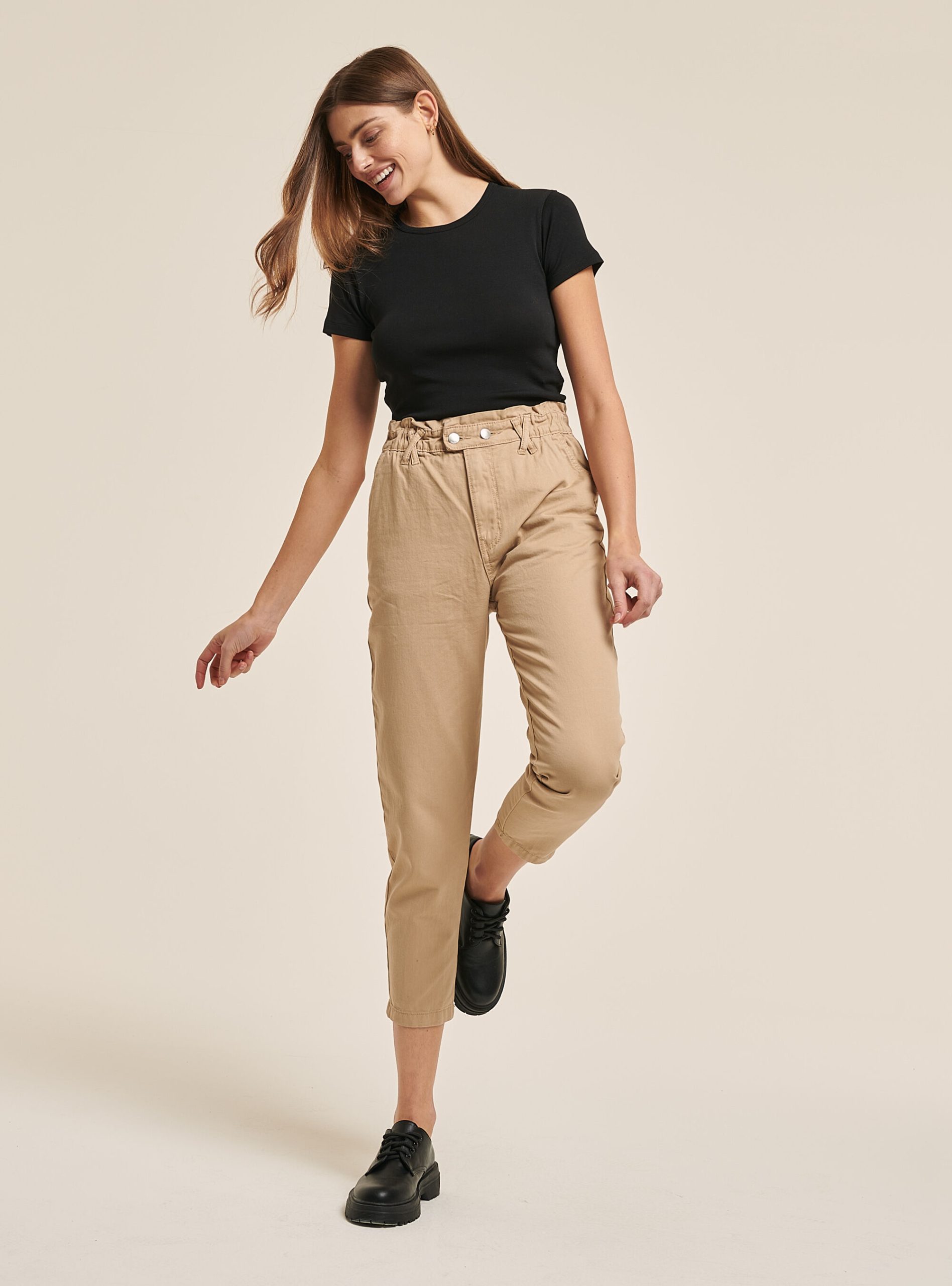 pantaloni-beige-004mam-1.jpg